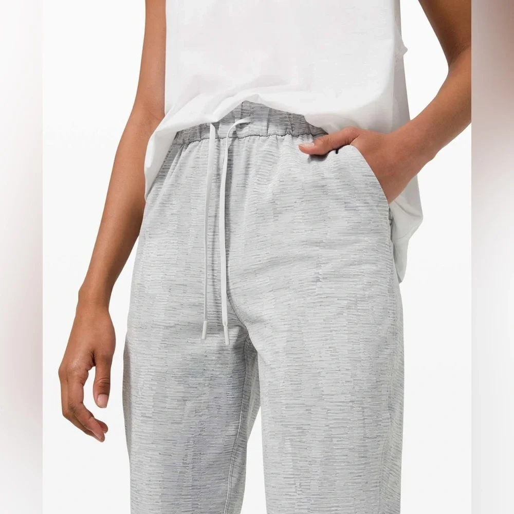 Lululemon Stretch High-Rise Jogger in Linear Tempo Jacquard Silver Drop Vapor 10